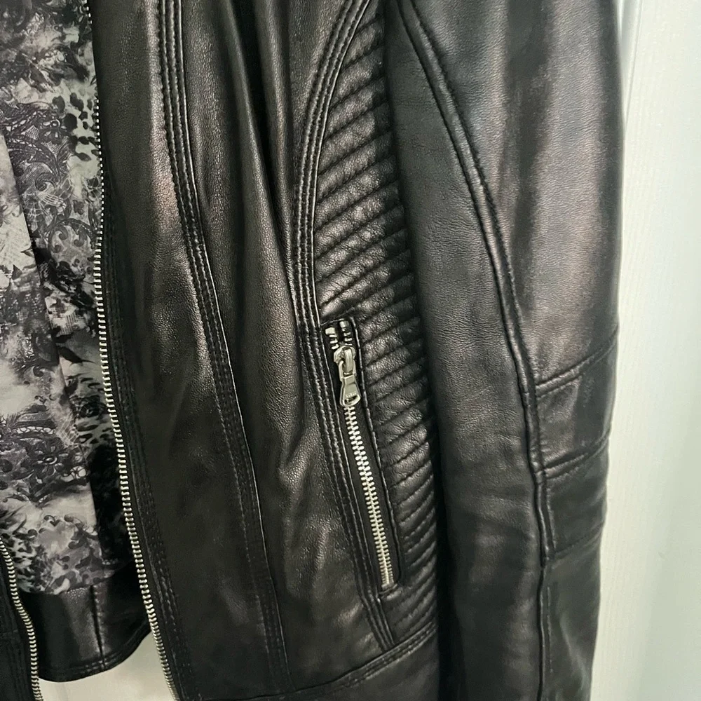 Guess genuine leather jacket - Picture 2 of 4